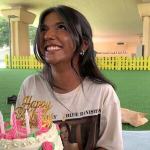 Meet your Posher, Wena F